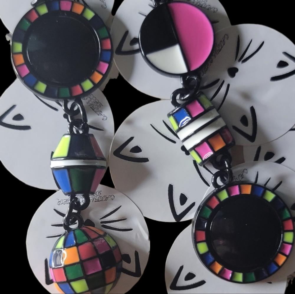 Futuristic dynamic shape earrings